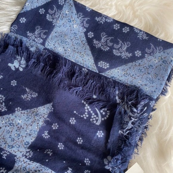 ✨HP✨ Madewell Paisley Square Scarf - Picture 4 of 5